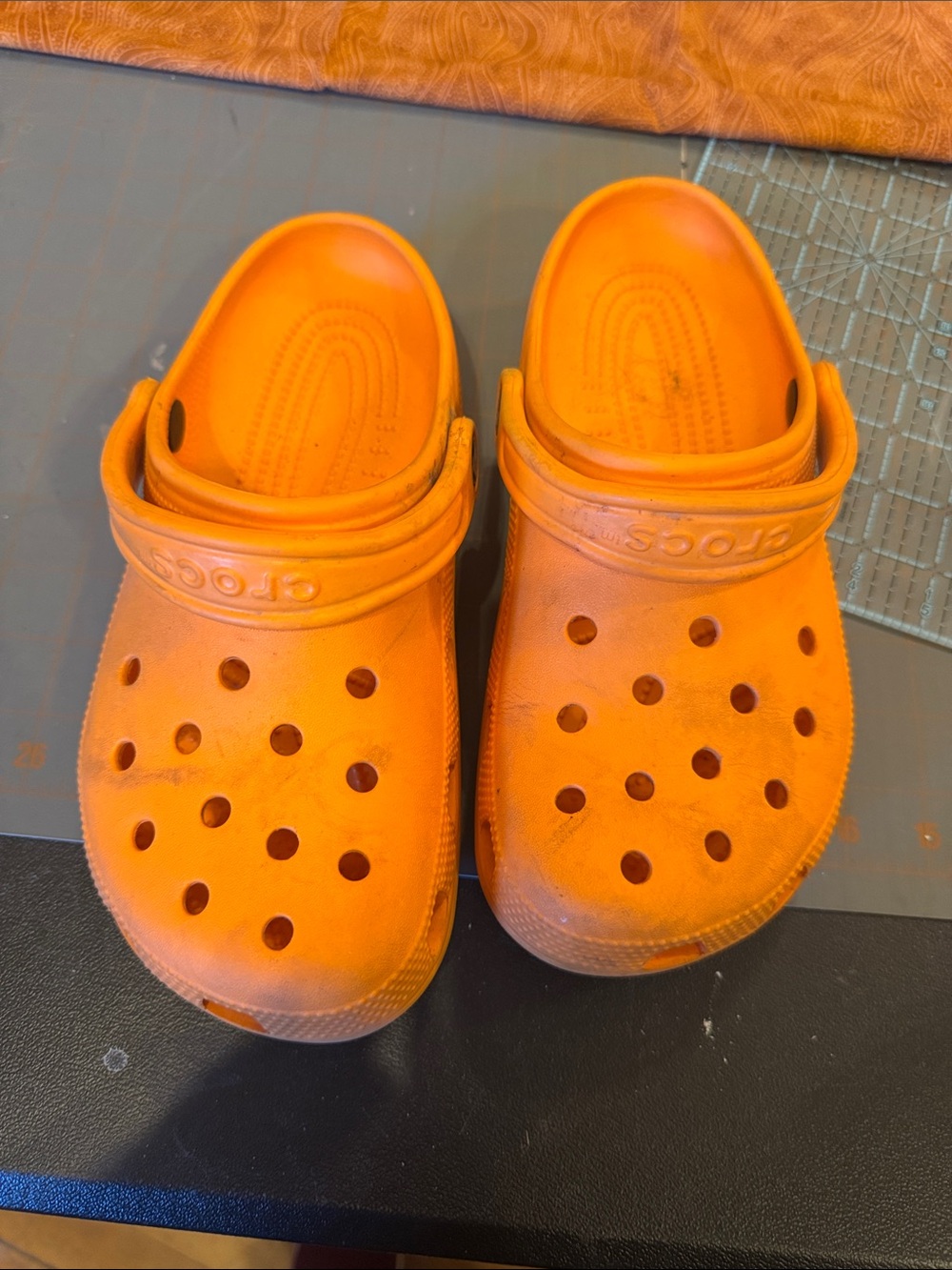 CROCS Classic Clog in Bright Orange